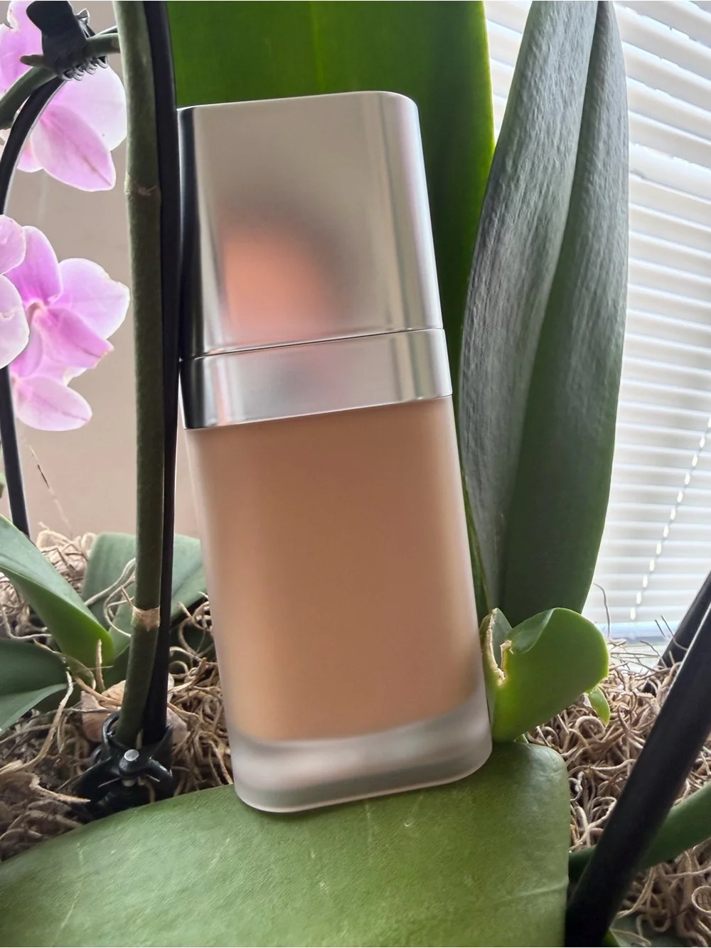 Summer Fridays Sheer Tint Foundation — Warm Beige Tone